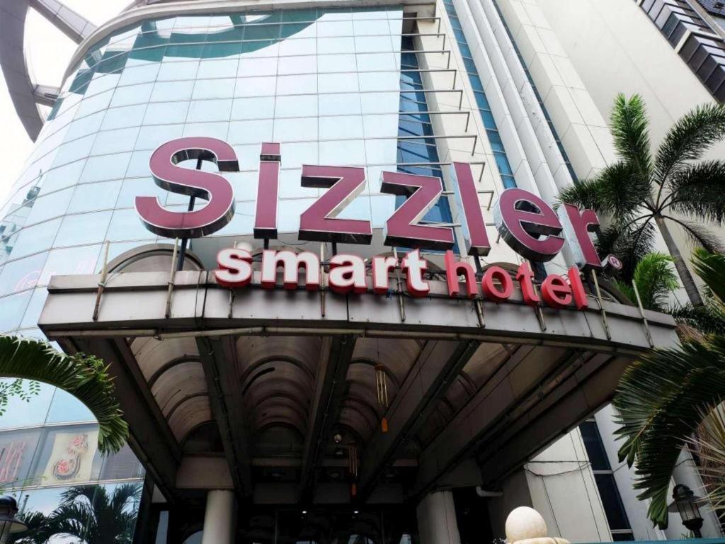 Smart Hotel Thamrin Джакарта Екстер'єр фото